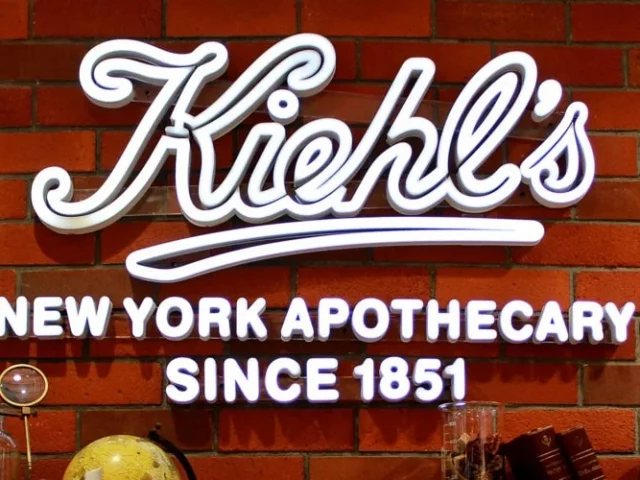 faux-led-neon-white-kiehls-3