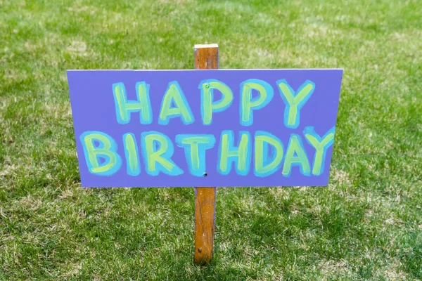 A painted sign that reads HAPPY BIRTHDAY.