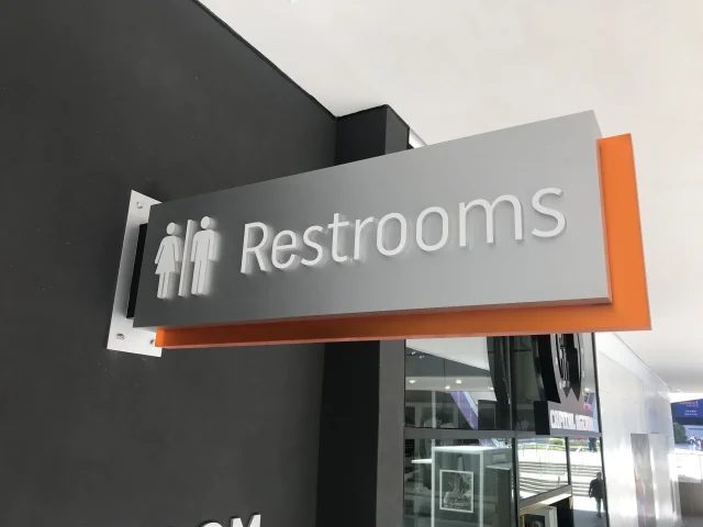 restroom-sign-for-mall